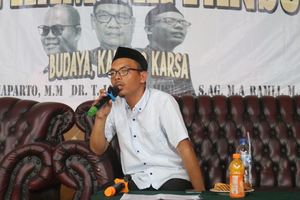 Ramli M.Ag menyampaikan materi manuskrip Syekh Hamzah Fansuri