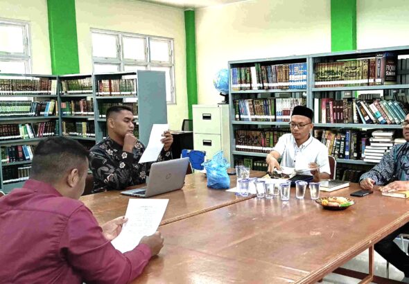 Kajian Kitab Ar Risalah Al Qushairiyah di UPT Perpustakaan STAIN Teungku Dirundeng Meulaboh oleh Budi Handoyo MH dan Ramli M.Ag