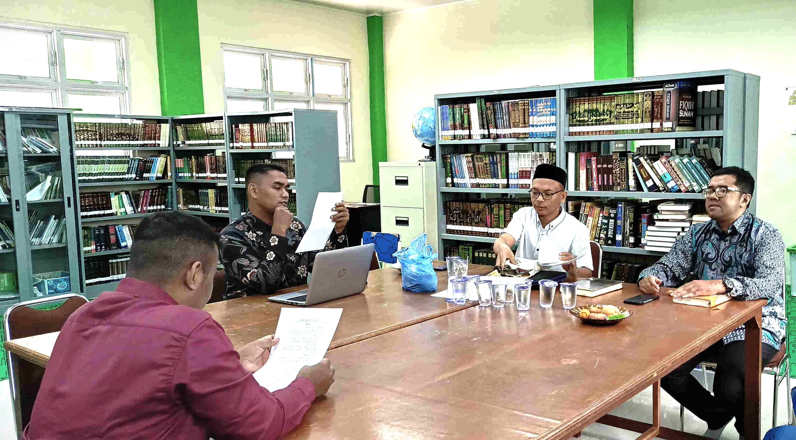 Kajian Kitab Ar Risalah Al Qushairiyah di UPT Perpustakaan STAIN Teungku Dirundeng Meulaboh oleh Budi Handoyo MH dan Ramli M.Ag