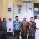 Ketua STAIN Teungku Dirundeng, Prof. Dr. Syamsuar M.Ag Bersama Ustadz Abdurrahman dan Mahasiswa dari Vietnam