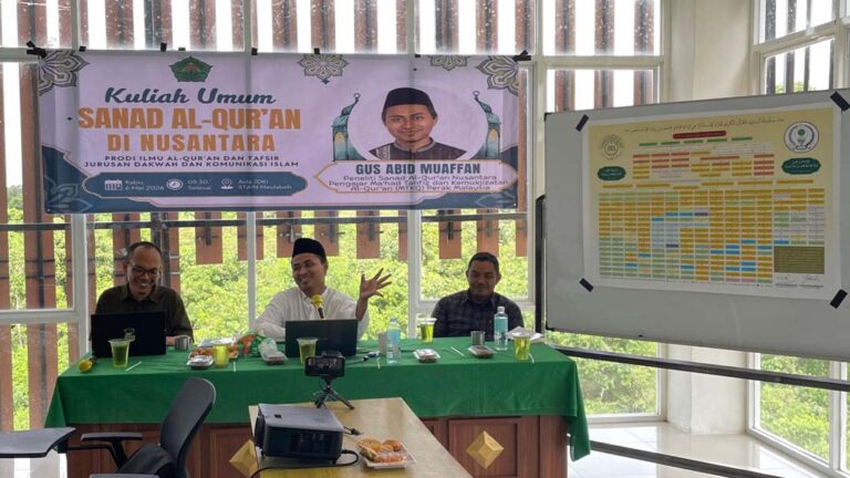 Gus Abid Muaffan menyampaikan Kuliah Umum