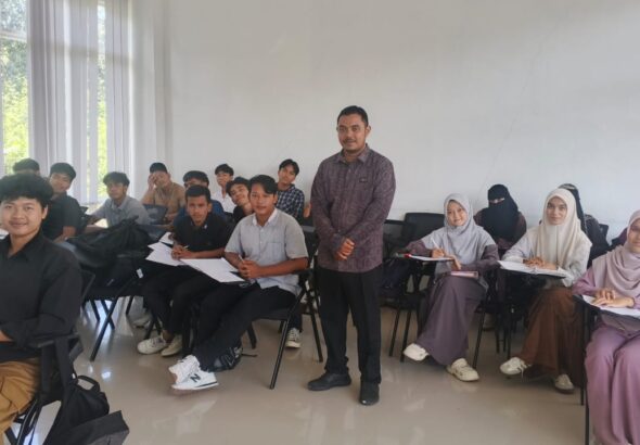 Muhammad Faisal M.TH dan mahasiswa Prodi IAT STAIN Meulaboh