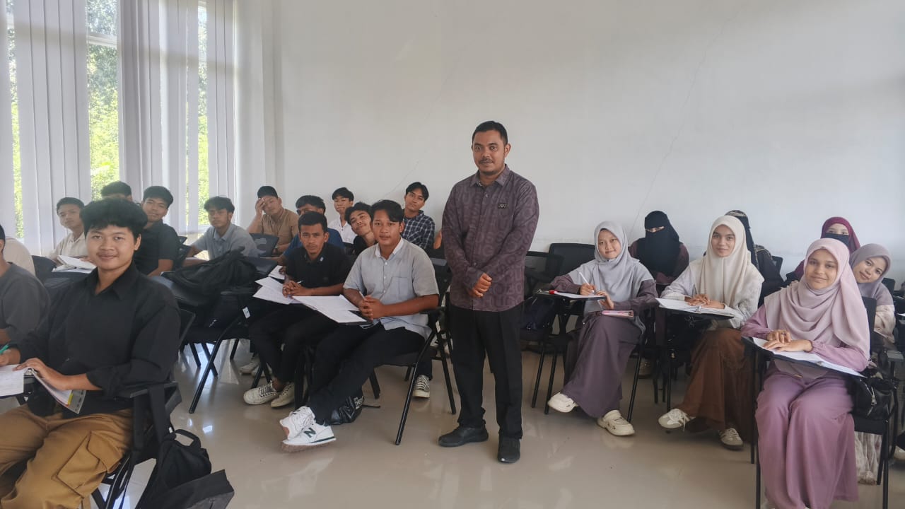 Muhammad Faisal M.TH dan mahasiswa Prodi IAT STAIN Meulaboh