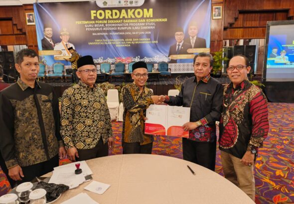 Ramli M.Ag bersama Prof. Dr. H. Abd Rasyid Masri, M.Pd., M.Si., M.M