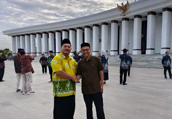 Dr. Jarir, M.Ag dan Ramlli M.Ag dalam satu kesempatan di Depan Istana Negara Otorita IKN
