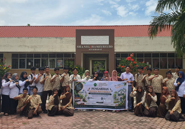 Tim pengabdian Jurusan Syariah dan Ekonomi Islam STAIN Teungku Dirundeng Meulaboh bersama siswa SMA Negeri 2 Meureubo