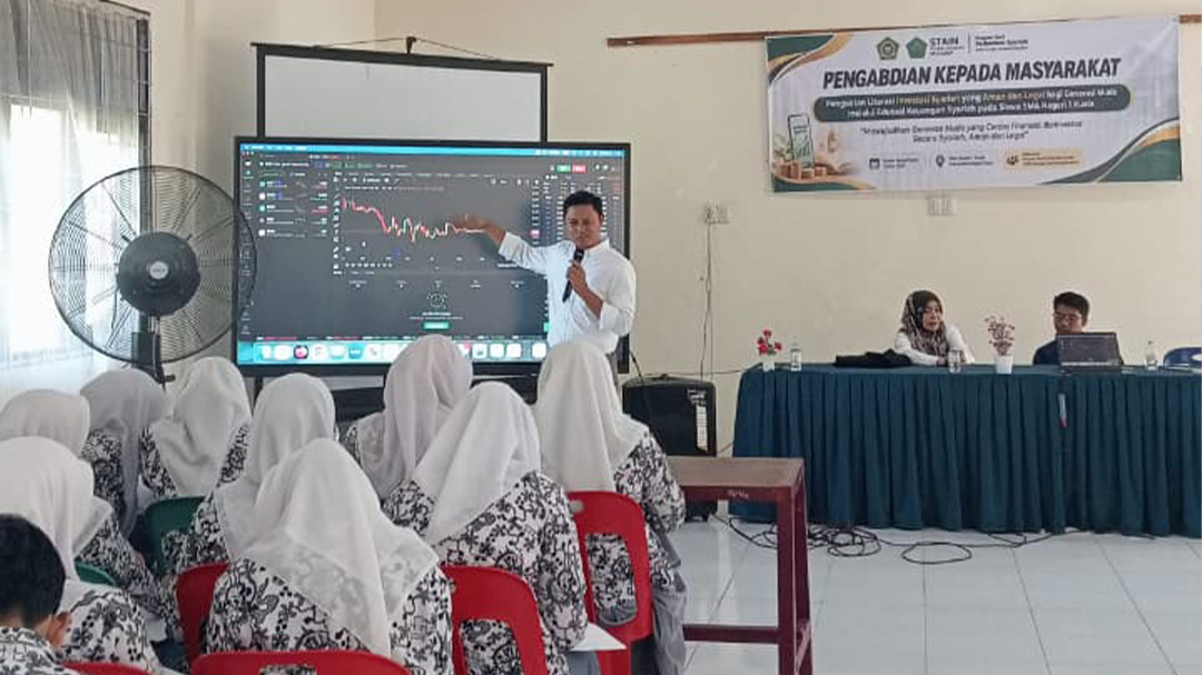 Muliza, SE., M.Si Dosen PSY STAIN Meulaboh Sedang Presentasi Materi