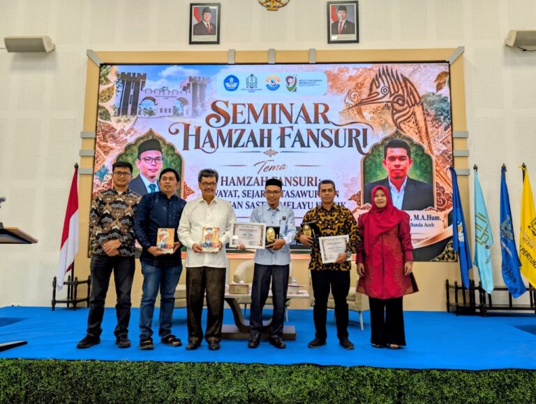 Rektor ISBI Prof Wildan bersama para narasumber